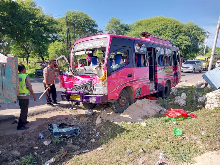 Bis Arjuna Tabrak Mobil Pick Up, Yanse Mesak meninggal dunia di TKP