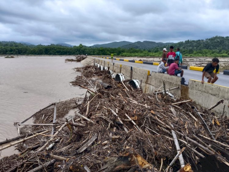 Kali Siumate Meluap, Pemukiman Warga Disapu Banjir Bandang