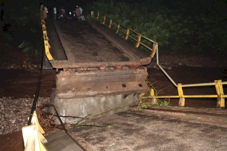 Heboh ! Banjir Kiriman Dari Kecamatan Fatuleu Robohkan Jembatan Nunpisa dan rendam 21 Rumah Warga Desa Nunkurus