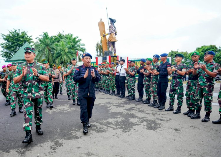 Kapolri Tegaskan TNI-Polri Kawal Seluruh Kebijakan Pemerintah Terkait Pembangunan Papua 