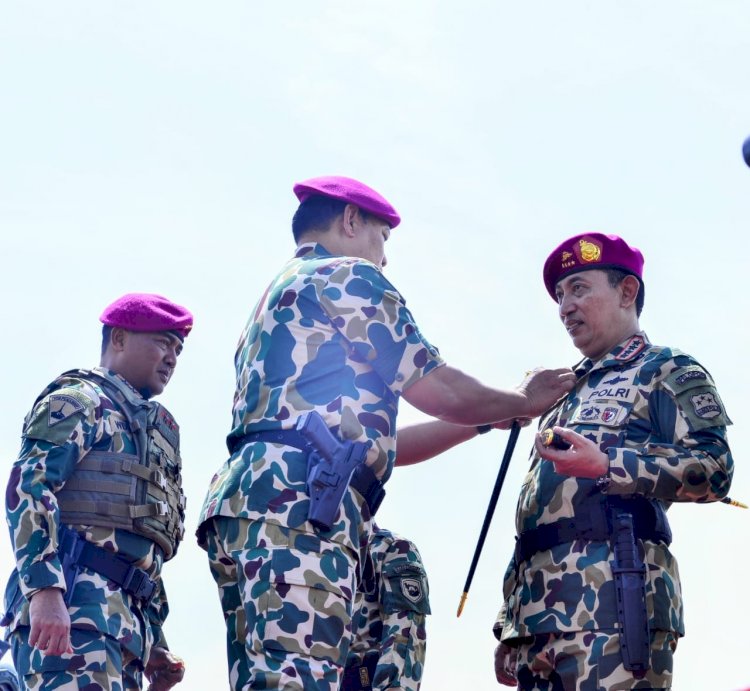 Kapolri Disematkan Jadi Warga Kehormatan Marinir, Sinergitas TNI-Polri Makin Kokoh