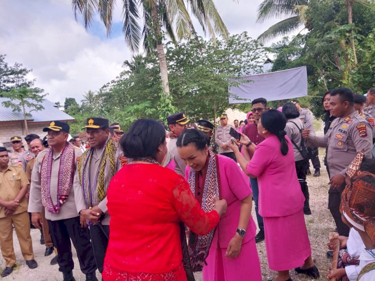 Kunker Hari Kedua Kapolda NTT, Sambangi Rumah Nono hingga Serahkan Bansos Untuk Penderita Stunting