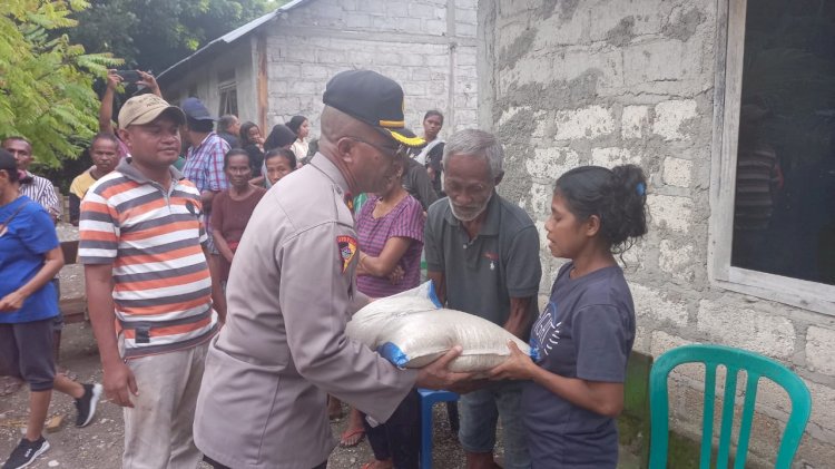 Polres Kupang Percepat Pendistribusian Sembako bagi Warga Yang Terdampak Longsor Takari