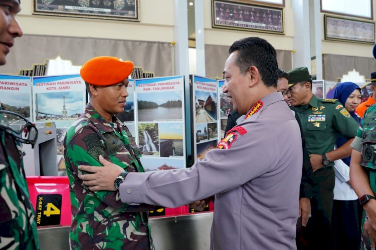 Kapolri Beri Apresiasi Langsung ke TNI yang 'Berputar' dan Tim Gabungan Evakuasi Kapolda Jambi