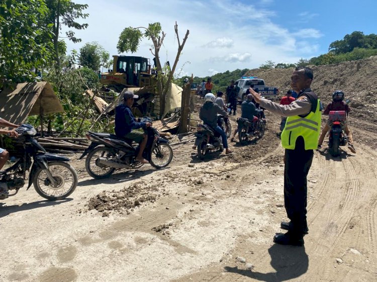 Ruas Jalan di Area Longsor  Takari Sudah Bisa dilalui  Kendaraan Dua Arah