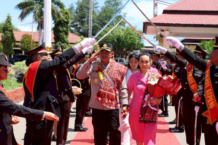 Upacara Pedang Pora berbalut Suasana Haru Biru Personil Polres Kupang Melepas AKBP FX Irwan Arianto, S.I.K, M.H