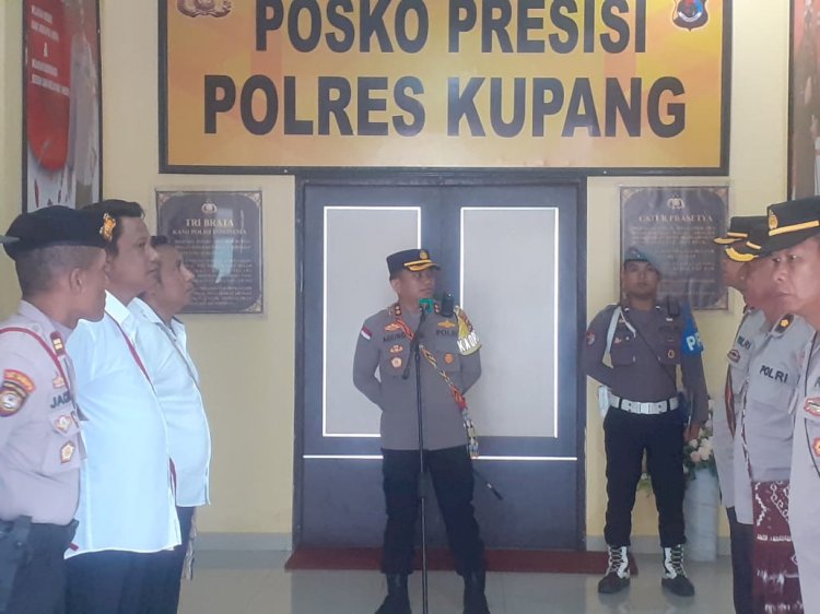 Pimpin Apel Pagi Jam Pimpinan Kapolres Kupang Ajak Anggota Jalin Hubungan Baik Dengan Masyarakat