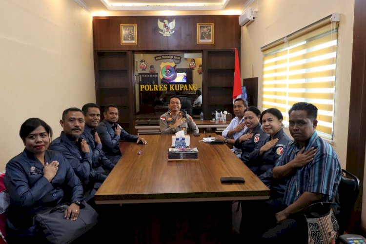 Koordinator Bawaslu Kabupaten Kupang Silahturahmi dengan Kapolres Kupang