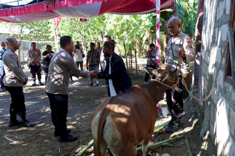 Kapolres Kupang Ikuti Zoom Meeting dengan Kapolri dan Serahkan Hewan Kurban di Mushola Al-Furqan