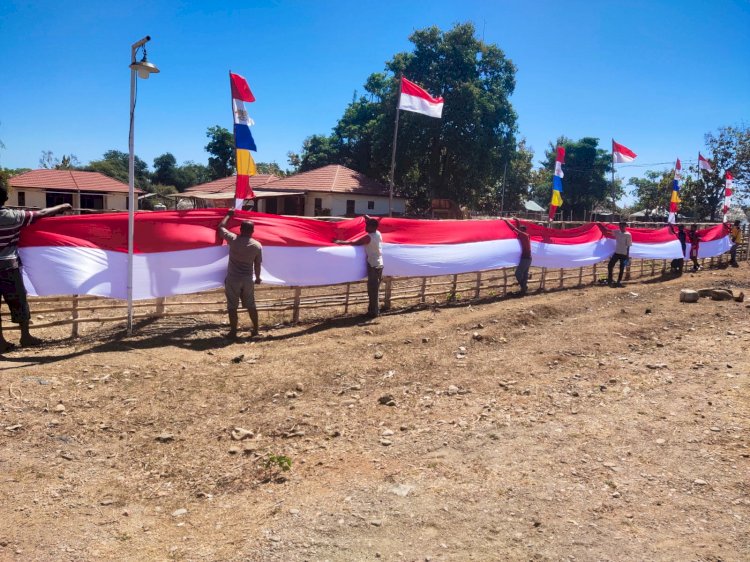 Mako Polsek Amfoang Timur Dipagari Bendera Merah Putih Sepanjang 100 Meter