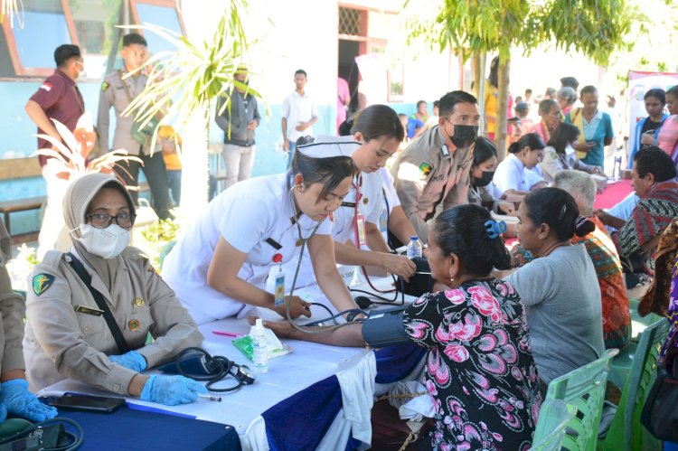 Polda NTT Menebarkan Kasih dalam Kegiatan Bakti Sosial, Kesehatan, dan Rohani di Kecamatan Sulamu