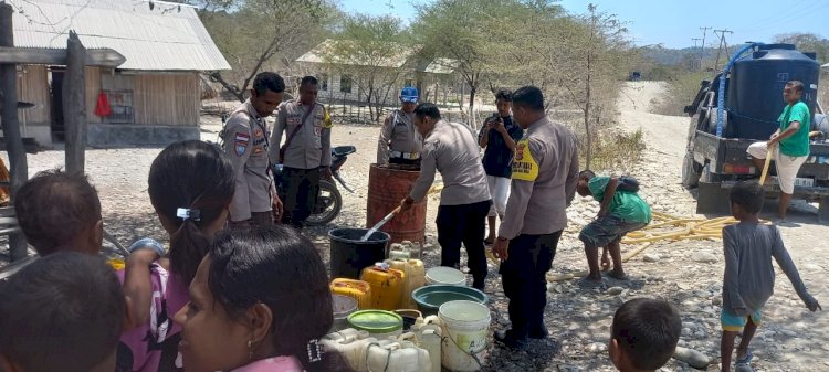 Kelurahan Babau dan Desa Benu Kebagian Air Bersih dari Polres Kupang