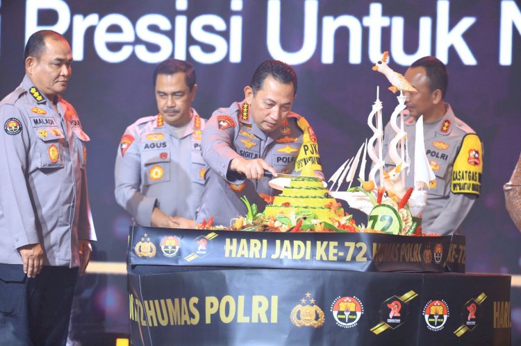 Dua Hadiah Untuk Divisi Humas Polri Dari Kapolri