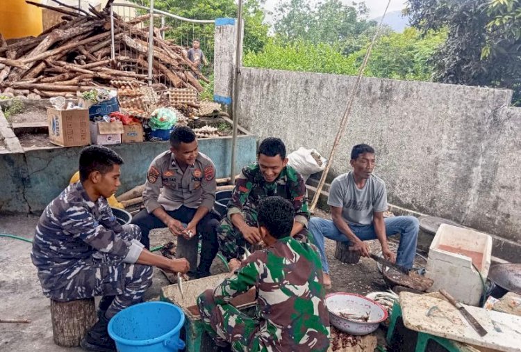 Tim Trauma Healing Ditsamapta Polda NTT Bantu Korban Erupsi Gunung Lewotobi Laki-laki di Kabupaten Flotim