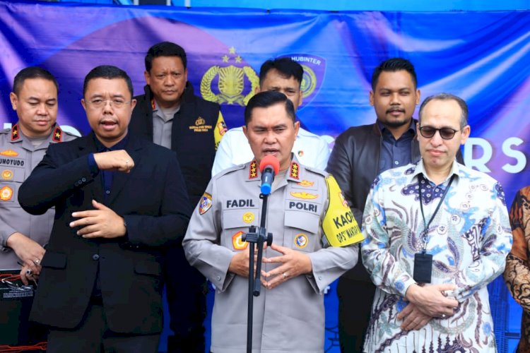 Kabaharkam Polri Lepas 111 Personel Amankan TPS Luar Negeri: Jalankan Tugas dengan Baik 