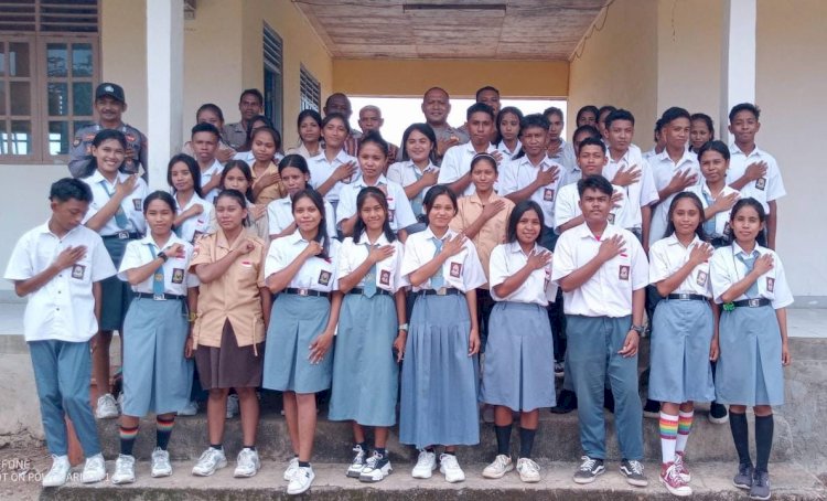 Lakukan Binredawan di SMK Efata  Kapolsek Sulamu Ajak Siswa Cerdas Manfaatkan Ruang Maya