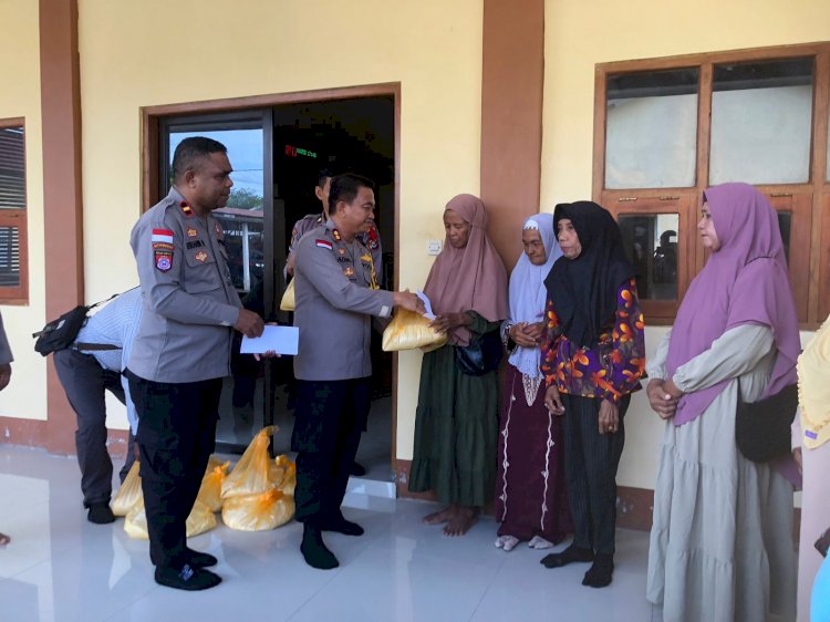 Kapolres Kupang Berbagi Kasih Dengan Kaum Duafa