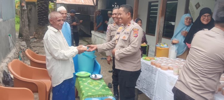 Polres Kupang Berbagi Takjil dan Sosialisasikan Tagline
