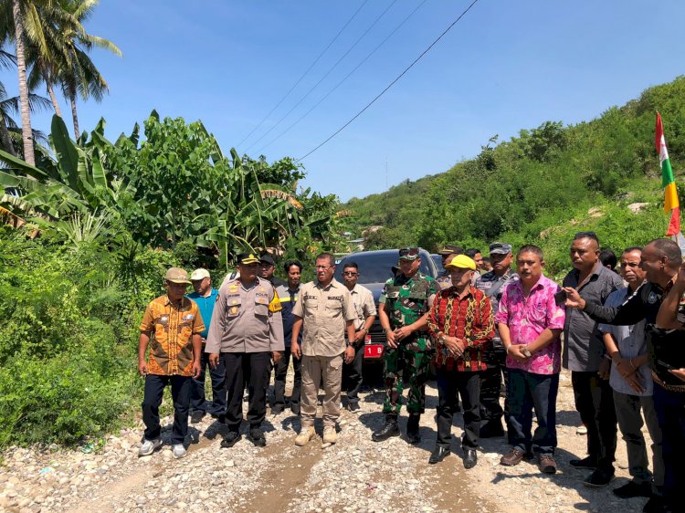 Dukung Pembangunan Desa, Wakapolres Kupang Hadiri Kunjungan Kerja Bupati di Amarasi Timur