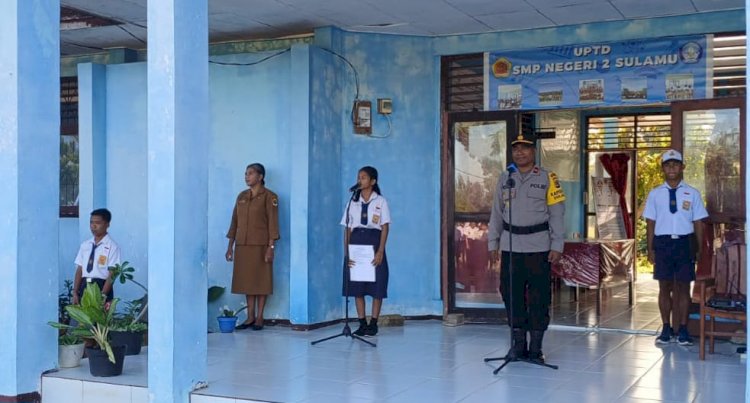 Kapolsek Sulamu Jadi Irup di SMP Negeri 2 Sulamu, Tekankan Disiplin dan Cegah Kenakalan Remaja