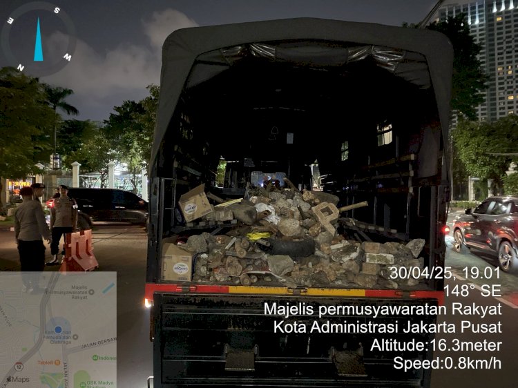 Brimob Polda Metro Sisir Sejumlah Titik Sekitar Komplek DPR/MPR