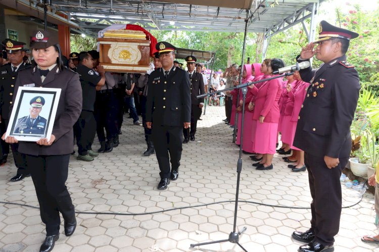 Polres Kupang Lepas Kompol (Purn) Robby J.E. Henuk dengan Upacara Kedinasan Penuh Hormat