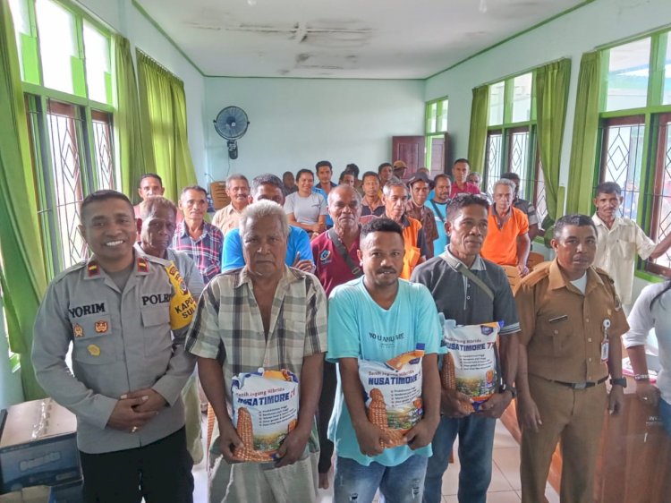 Dukung Ketahanan Pangan, Kapolres Kupang dan Dinas Pertanian Salurkan Bantuan Bibit