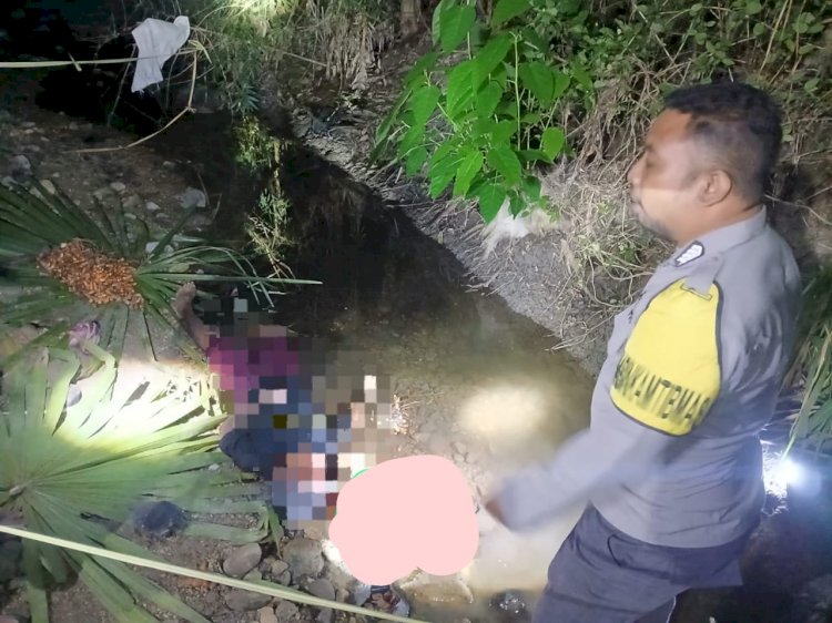 Polsek Amfoang Selatan Evakuasi Jenazah Perempuan yang Ditemukan Meninggal di Pinggir Sungai Fatu Ael