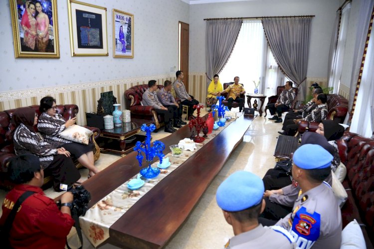 Anjangsana HUT Bhayangkara ke-79, Tim Polri Sambangi Kediaman Jenderal (Purn) Sutarman