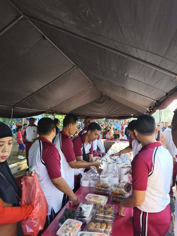 Polri untuk Masyarakat”: Polda NTT Bagikan Makanan & Cemilan Gratis di CFD Kupang.