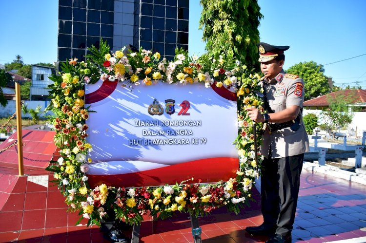 Ziarah di Taman Makam Pahlawan, Kapolda NTT Pimpin Upacara dalam Rangka HUT Bhayangkara ke-79
