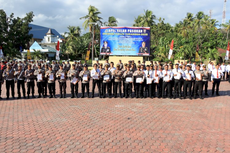 12 Personil Polres Kupang Terima Penghargaan Atas Prestasi Ungkap Judi Sabung Ayam dan Gagalkan Curanmor