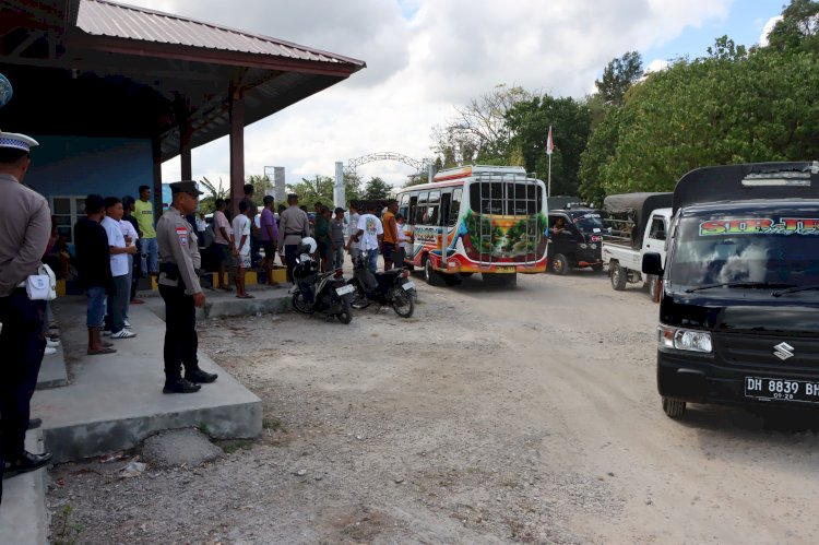 Polres Kupang Amankan Sosialisasi Surat Edaran Gubernur NTT tentang Angkutan Pasar di Terminal Noelbaki