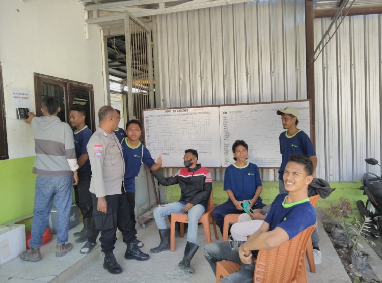 Bhabinkamtibmas Kupang Barat Sambangi Karyawan CV. Argosari Persada, Ajak Jaga Kamtibmas