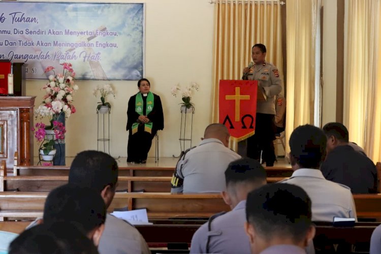 Polres Kupang Gelar Binrohtal Kristen Bersama Pdt. Wasti Ester Laha Sesfaot, S.Th