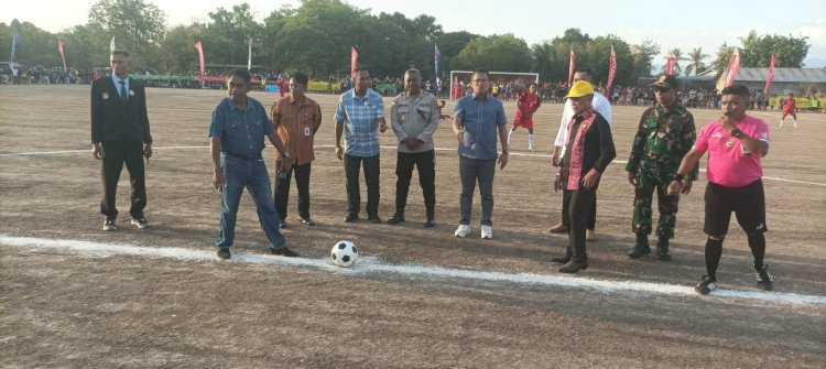 Polres Kupang Amankan Pembukaan Turnamen Sepak Bola Bupati Kupang Cup I Tahun 2025