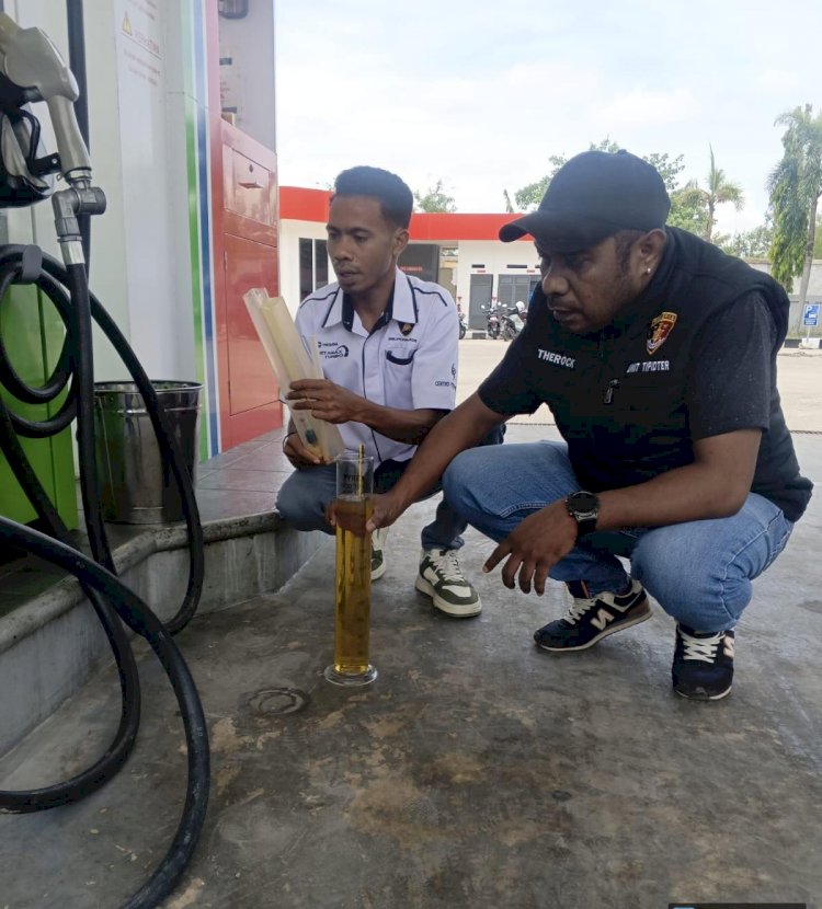 Pengawasan dan Pengukuran Tera BBM Bersubsidi Digelar Polres Kupang di SPBU COCO Oesao