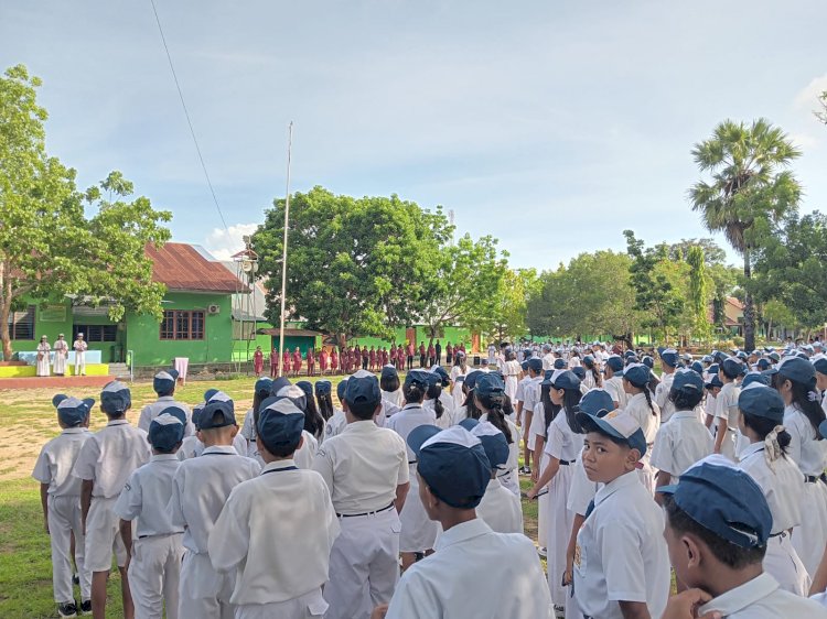 Polres Kupang Hadir di Sekolah: Ipda Ever G. Tinenti Pimpin Upacara Bendera di SMA Advent Nusra Noelbaki