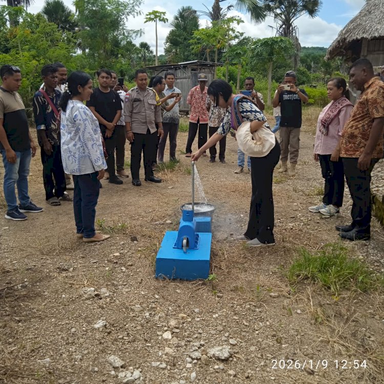 Polsek Amarasi Timur Monitoring Serah Terima Pengelolaan Sistem Penyediaan Air Minum di Desa Oebesi
