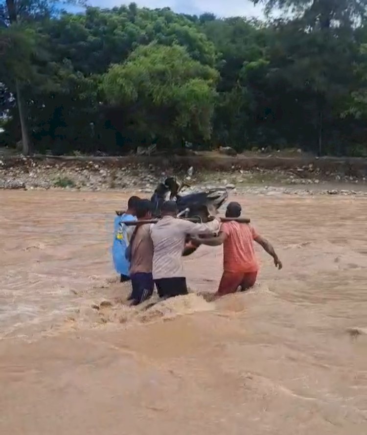 Polres Kupang Pantau Daerah Rawan Banjir dan Longsor di Tengah Curah Hujan Tinggi