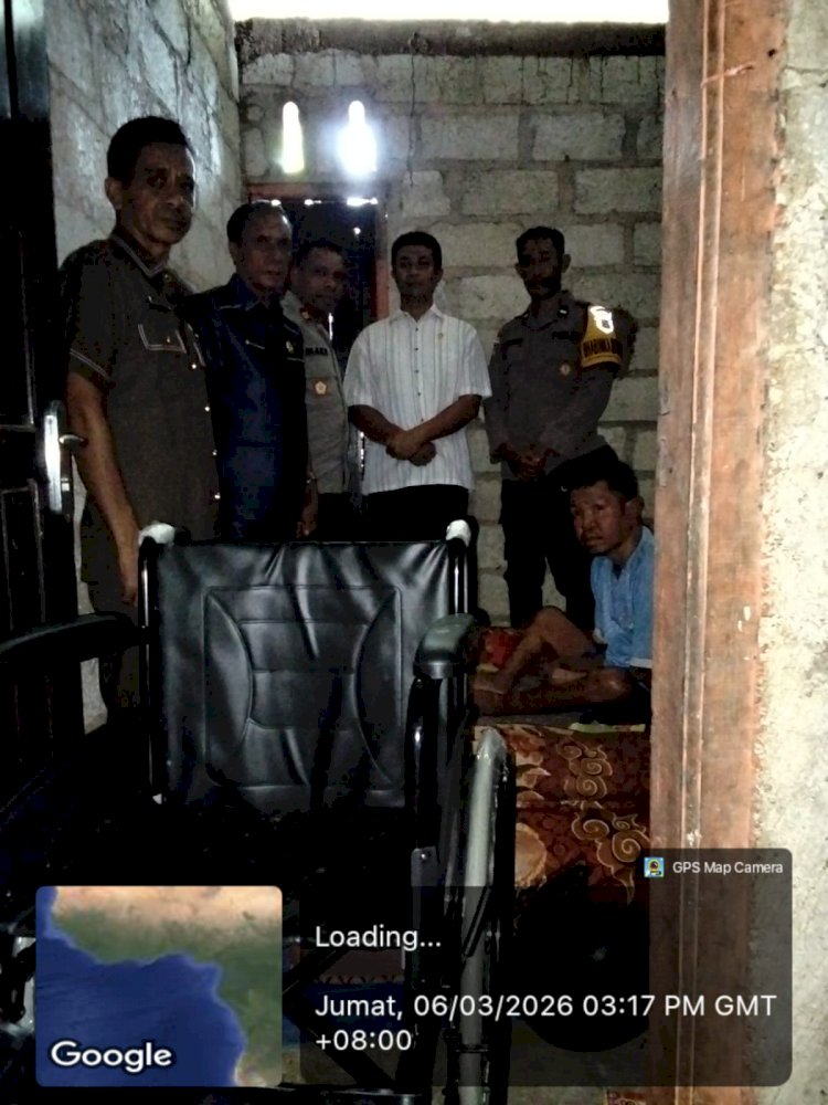Polsek Fatuleu Berikan Bantuan Kursi Roda untuk Warga Penderita Kusta