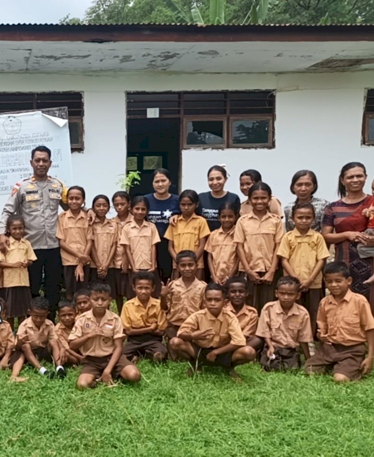 Kapolsek Amfoang Timur Beri Motivasi dan Bantuan Alat Tulis bagi Siswa di Perbatasan