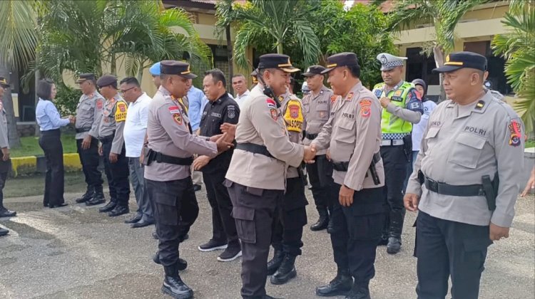 Pererat Persaudaraan, Polres Kupang Gelar Tradisi Bersalaman Usai Apel Pagi.