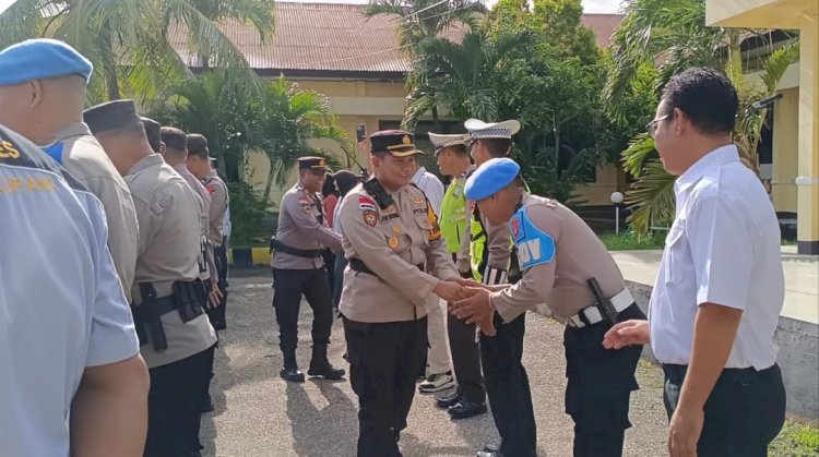 Pererat Persaudaraan, Polres Kupang Gelar Tradisi Bersalaman Usai Apel Pagi.