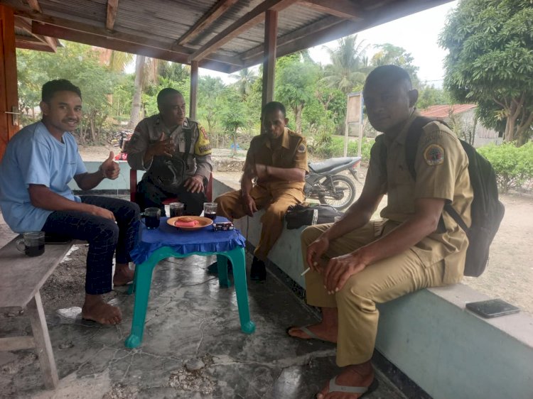 Bhabinkamtibmas Amarasi Timur Perkuat Pencegahan TPPO Melalui Sambang KRYD di Desa Pakubaun