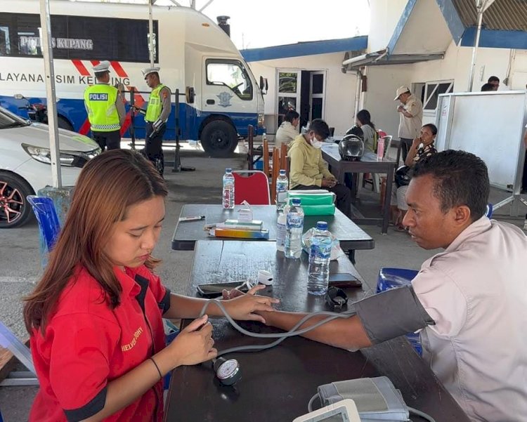 HUT Lantas ke-71, Satlantas Polres Kupang Hadirkan Layanan Kesehatan Gratis untuk  Warga