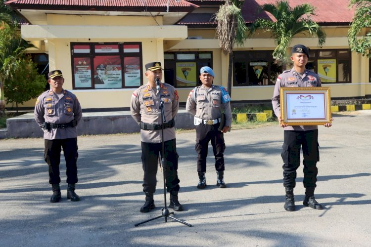 Kompolnas Award Jadi Motivasi, Kapolres Kupang Tunjukkan Penghargaan kepada Seluruh Personel