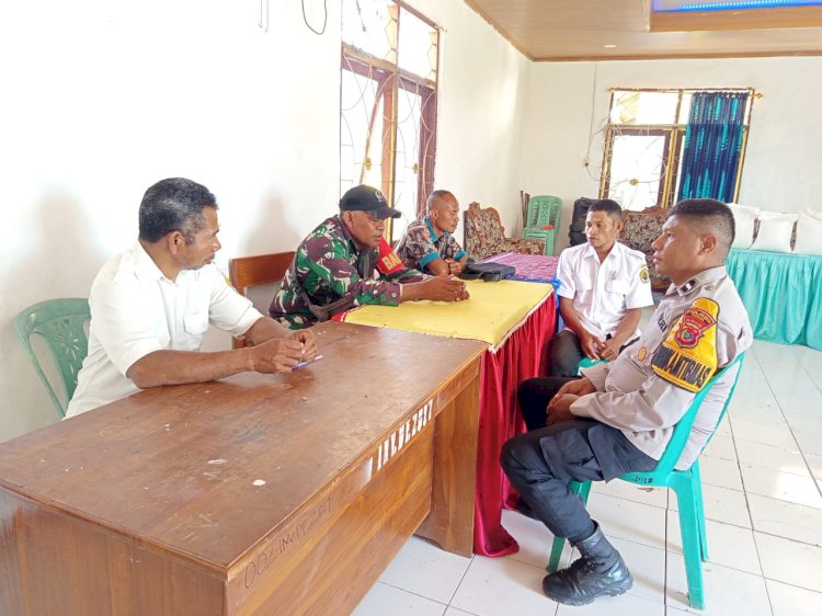 Galang Pemdes Jaga Kamtibmas, Bhabinkamtibmas Desa Pukdale dan Fatuteta Sambangi Kantor Desa
