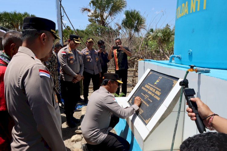 Puaskan Dahaga Warga Benu, Kapolda NTT Resmikan Sumur Bor Bantuan di Desa Benu