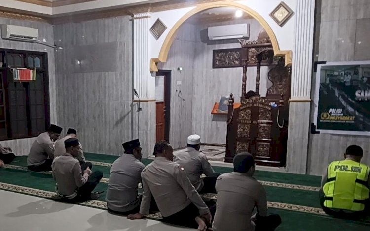 Subuh Keliling di Masjid Ashsolihin, Kapolres Kupang Ajak Masyarakat Cegah Perundungan